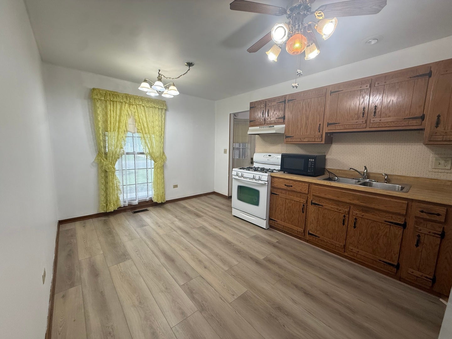 1406 Kaskaskia Avenue, Elgin, IL 60123 1406 Kaskaskia Avenue, Elgin, IL 60123