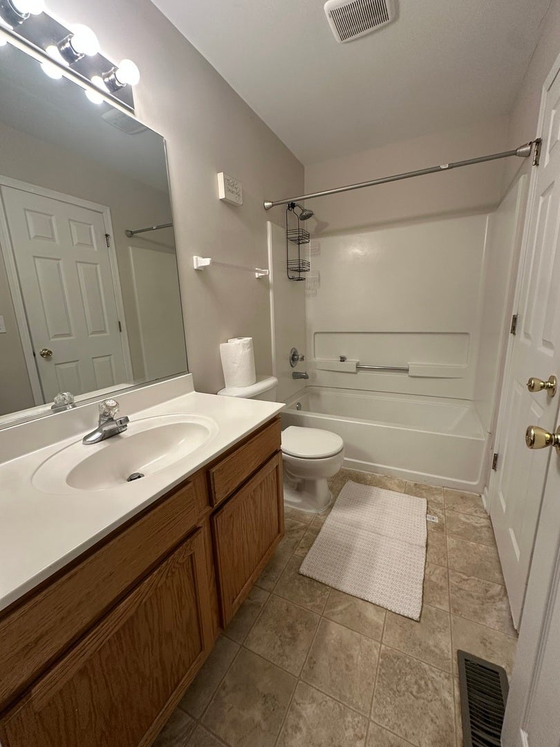 624 Blackstone Court, #624, Aurora, IL 60504 624 Blackstone Court, #624, Aurora, IL 60504