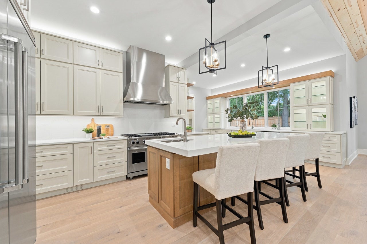 810 Clover Court, Glenview, IL 60025 810 Clover Court, Glenview, IL 60025