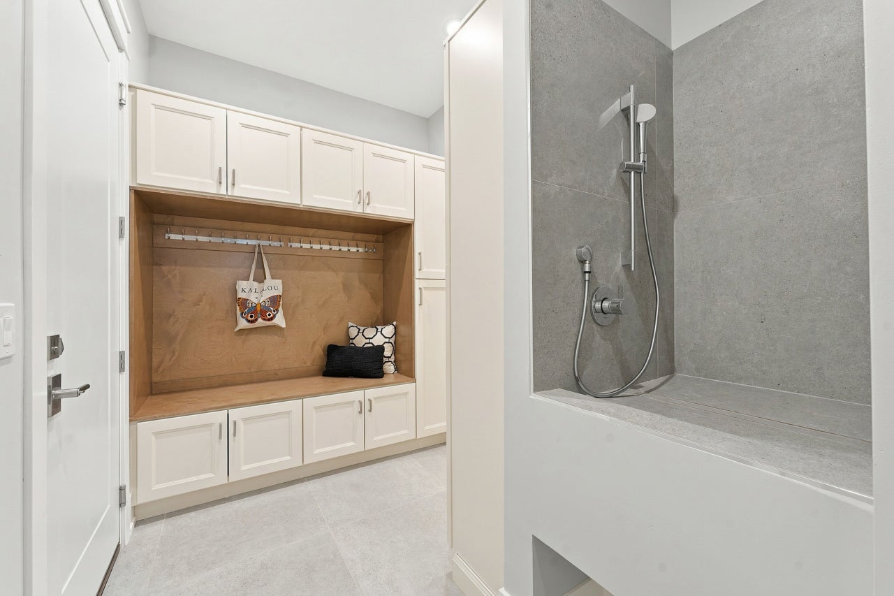 810 Clover Court, Glenview, IL 60025 810 Clover Court, Glenview, IL 60025