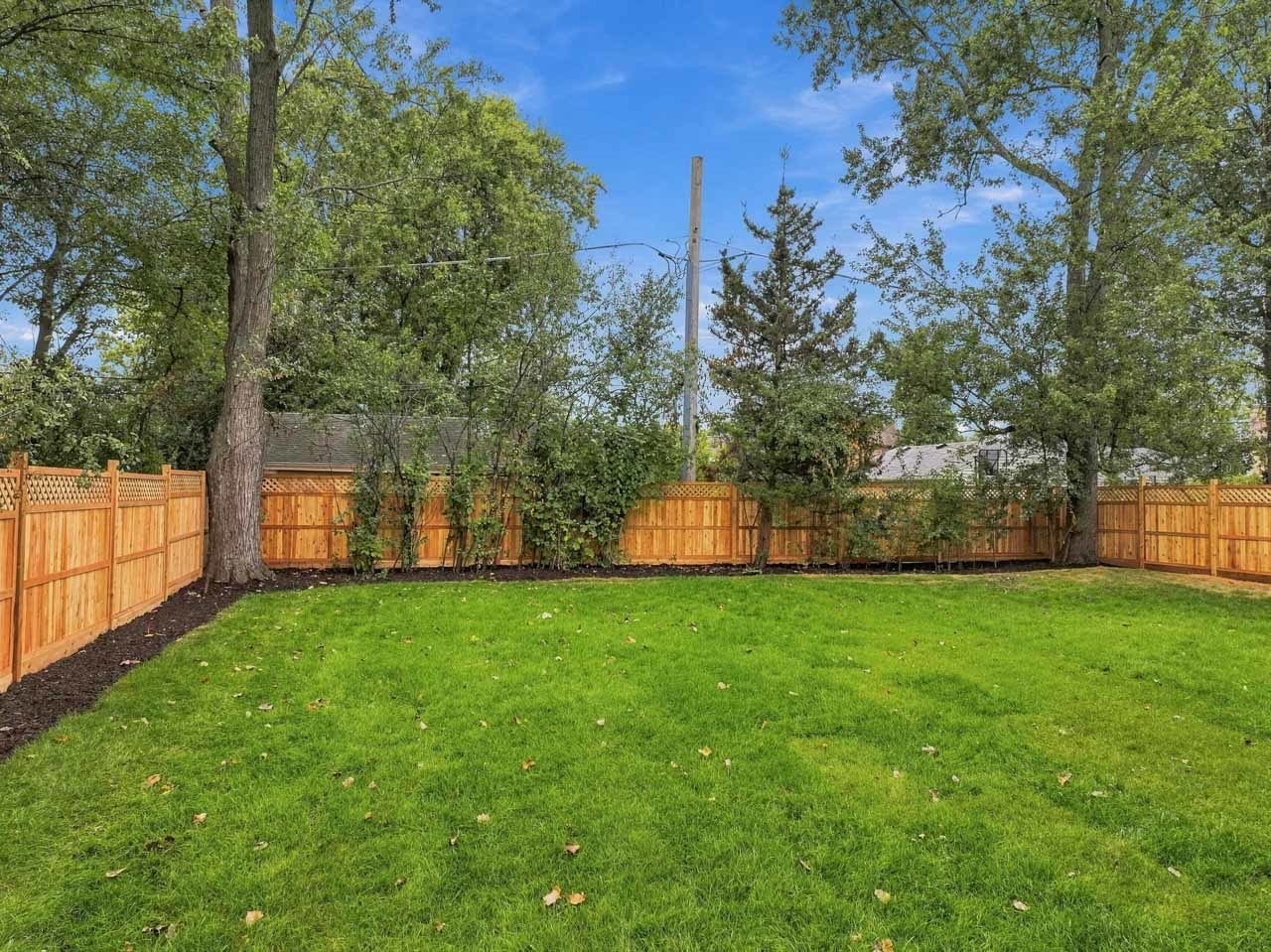 810 Clover Court, Glenview, IL 60025 810 Clover Court, Glenview, IL 60025