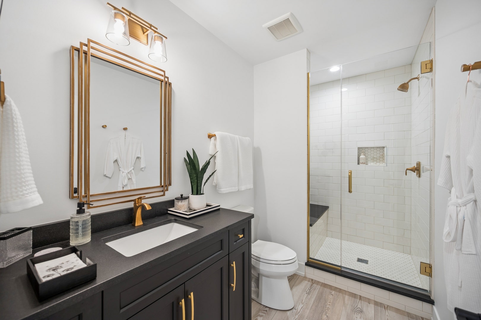 1885 Amberley Court, Lake Forest, IL 60045 1885 Amberley Court, Lake Forest, IL 60045