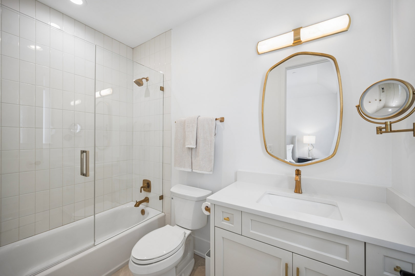 1885 Amberley Court, Lake Forest, IL 60045 1885 Amberley Court, Lake Forest, IL 60045