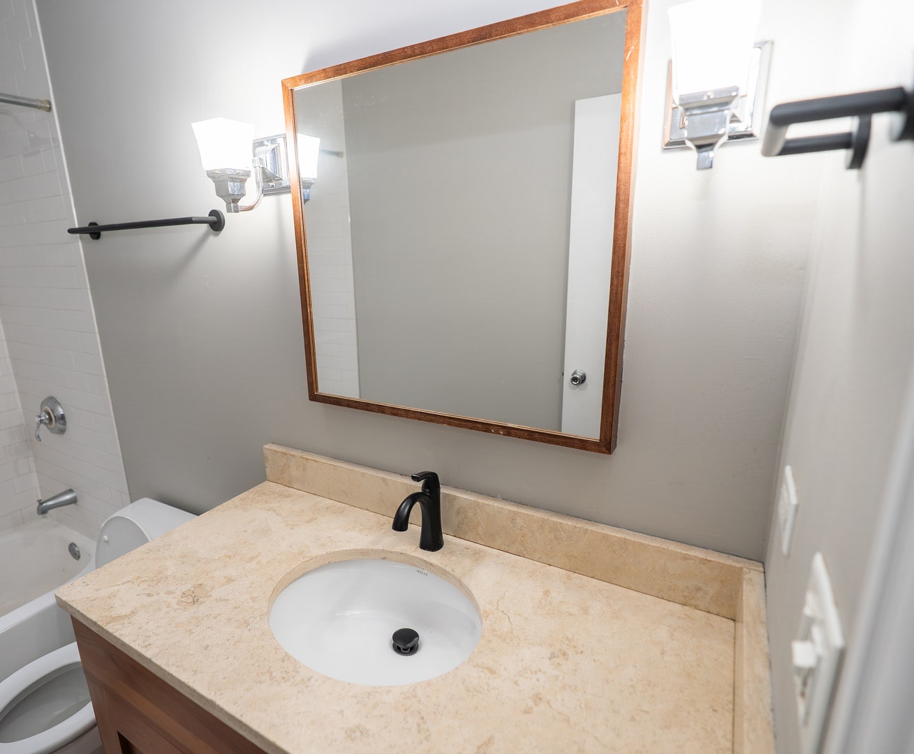 4420 N Ashland Avenue, #2W, Chicago, IL 60640 4420 N Ashland Avenue, #2W, Chicago, IL 60640