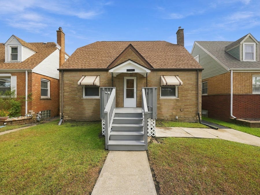 Property photo for 11025 S Avenue O, Chicago, IL
