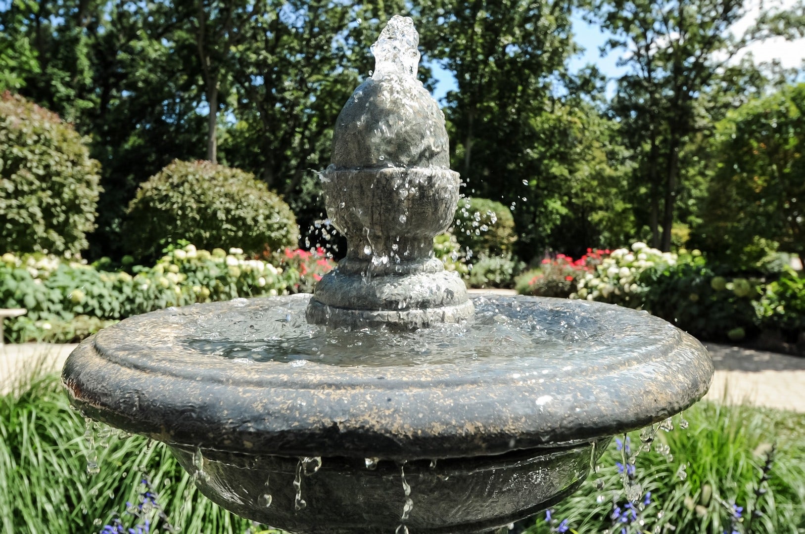 Bubbling fountain