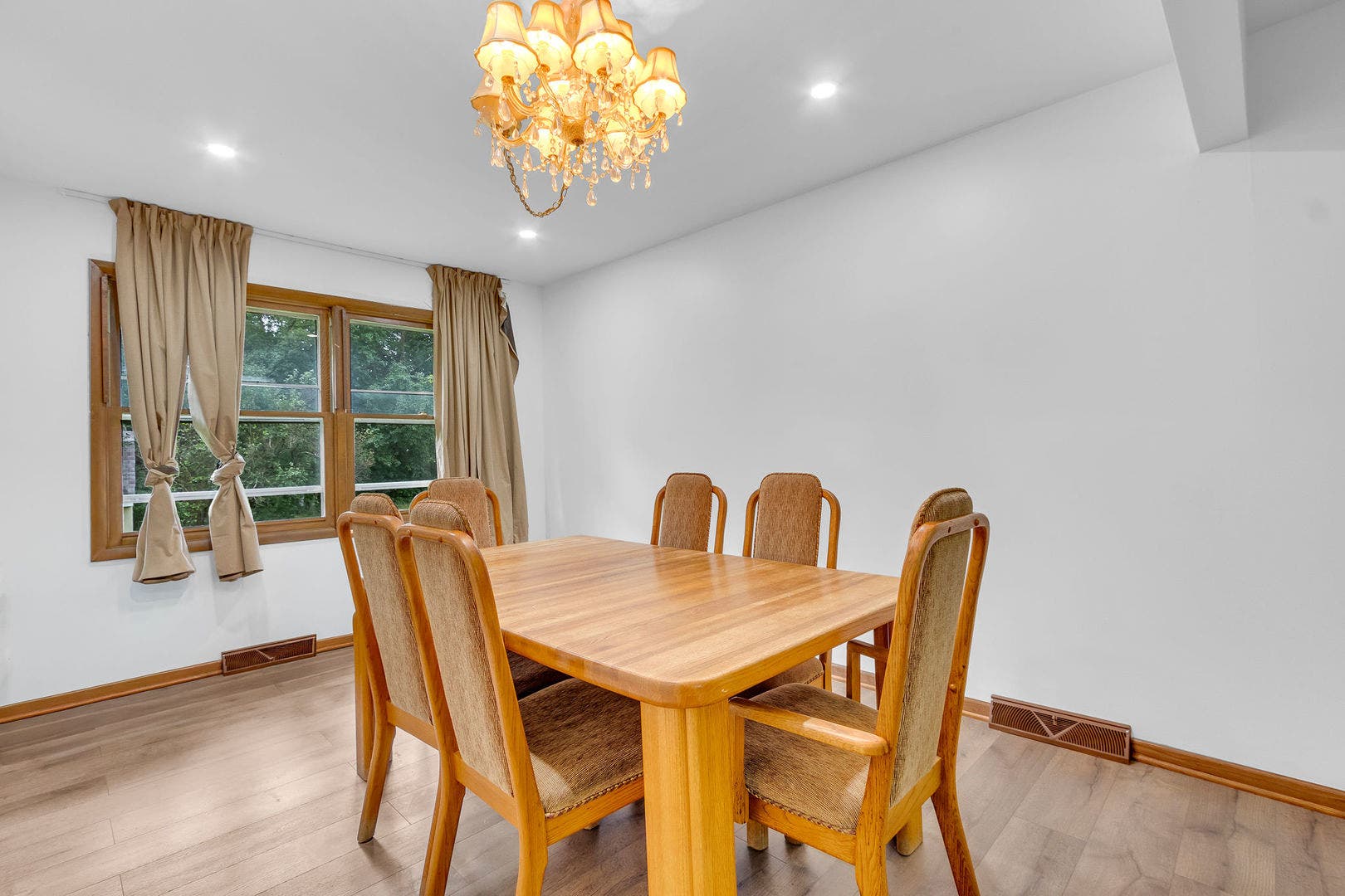 1177 Meadow Lane, Elgin, IL 60123 1177 Meadow Lane, Elgin, IL 60123