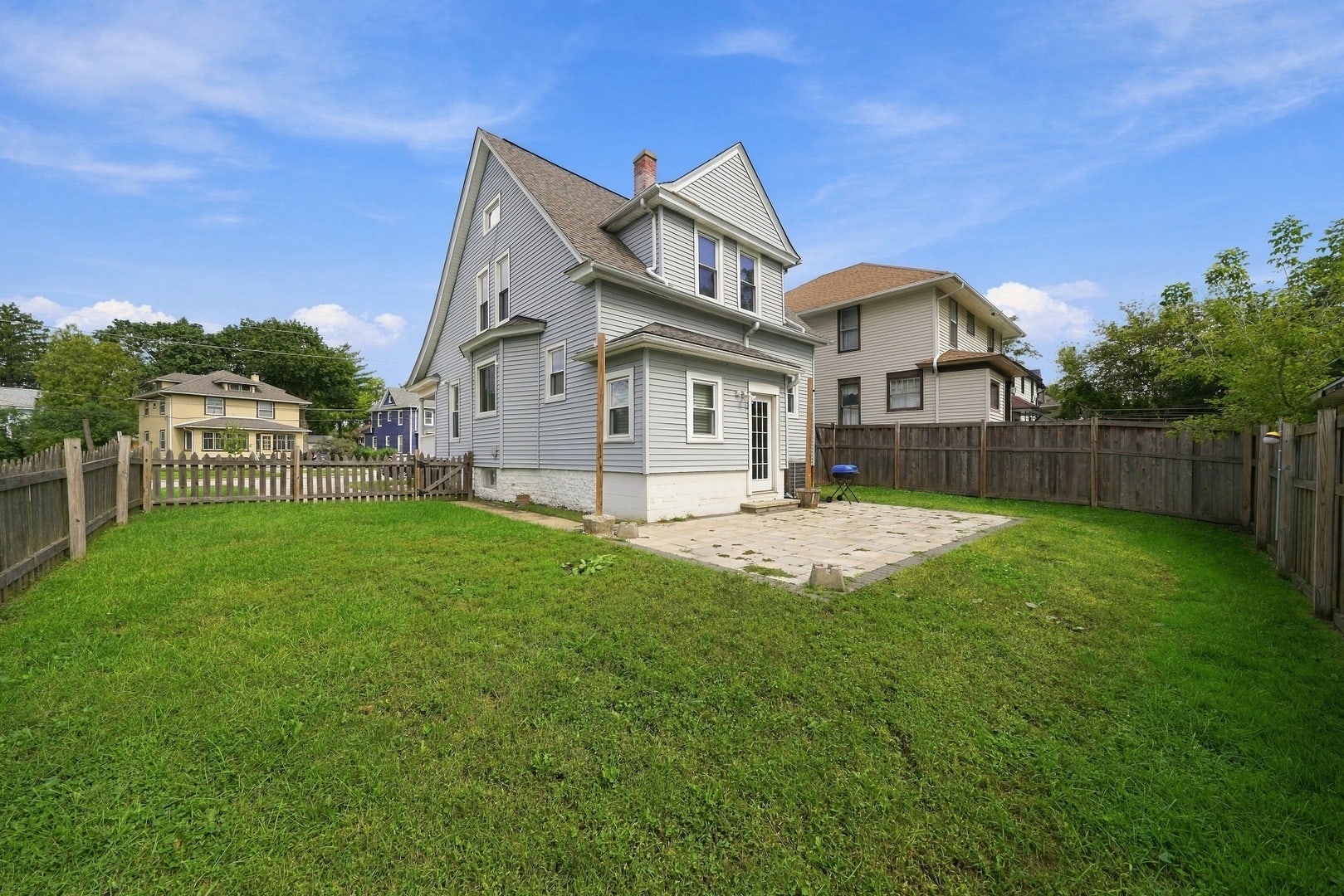 483 Barrett Street, Elgin, IL 60120 483 Barrett Street, Elgin, IL 60120