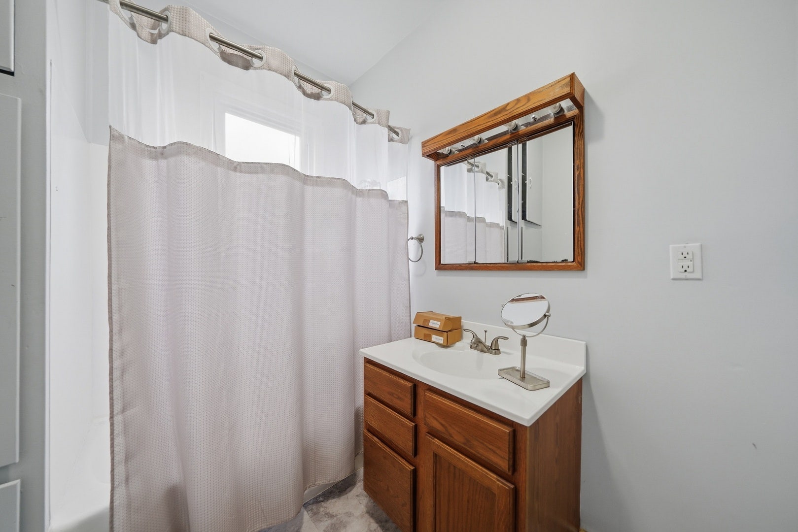 483 Barrett Street, Elgin, IL 60120 483 Barrett Street, Elgin, IL 60120