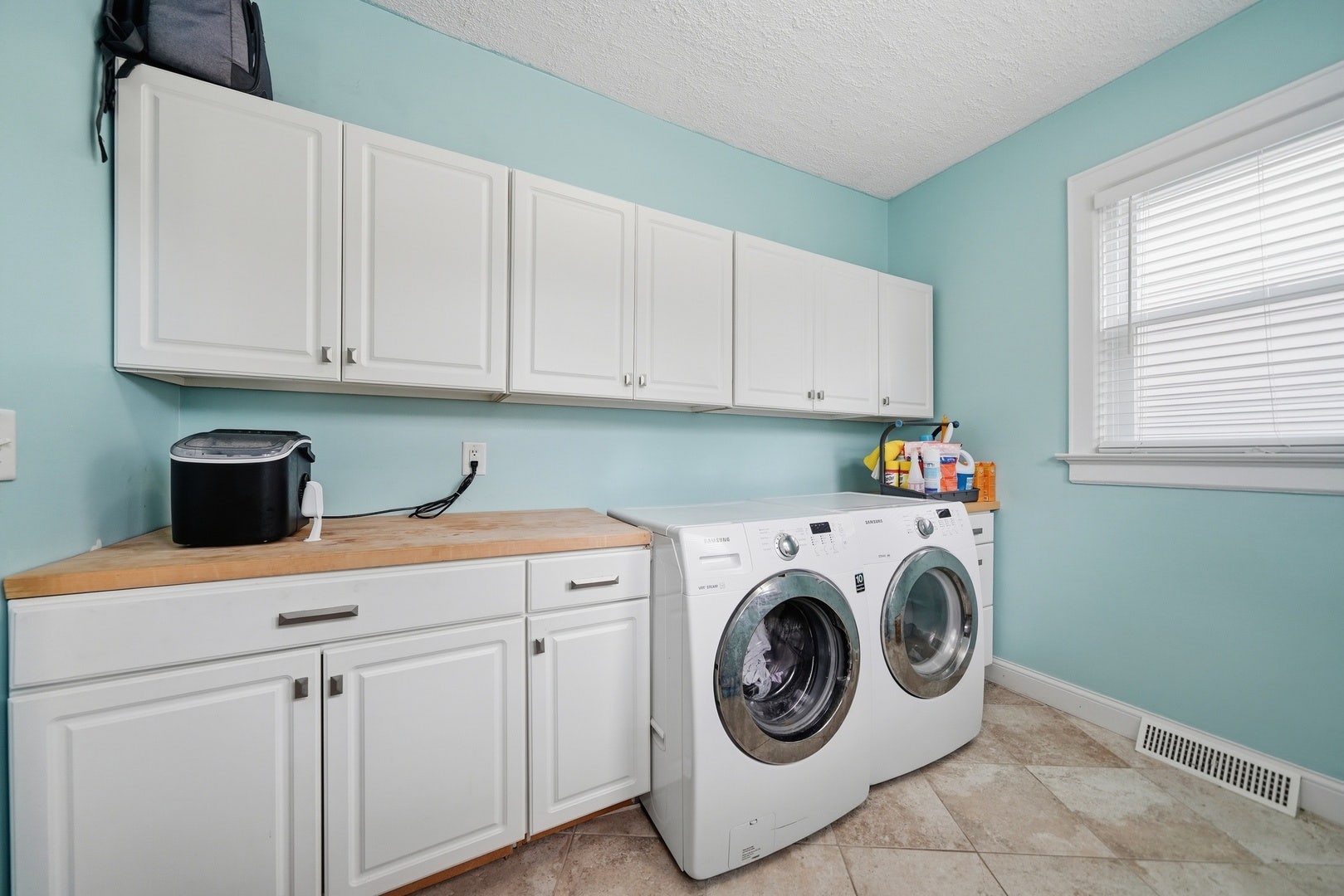 483 Barrett Street, Elgin, IL 60120 483 Barrett Street, Elgin, IL 60120