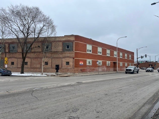 3260 W Grand Avenue, Chicago, IL 60651 3260 W Grand Avenue, Chicago, IL 60651