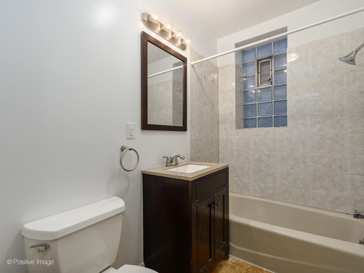 230 W Saint Paul Avenue, Chicago, IL 60614