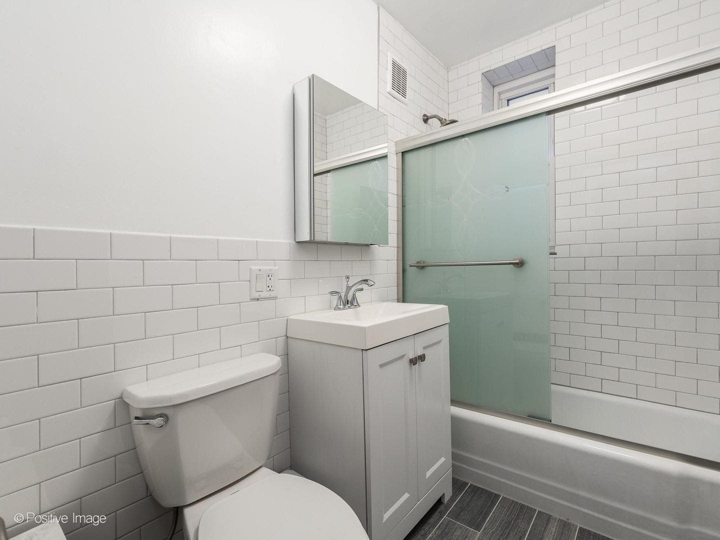 230 W Saint Paul Avenue, Chicago, IL 60614