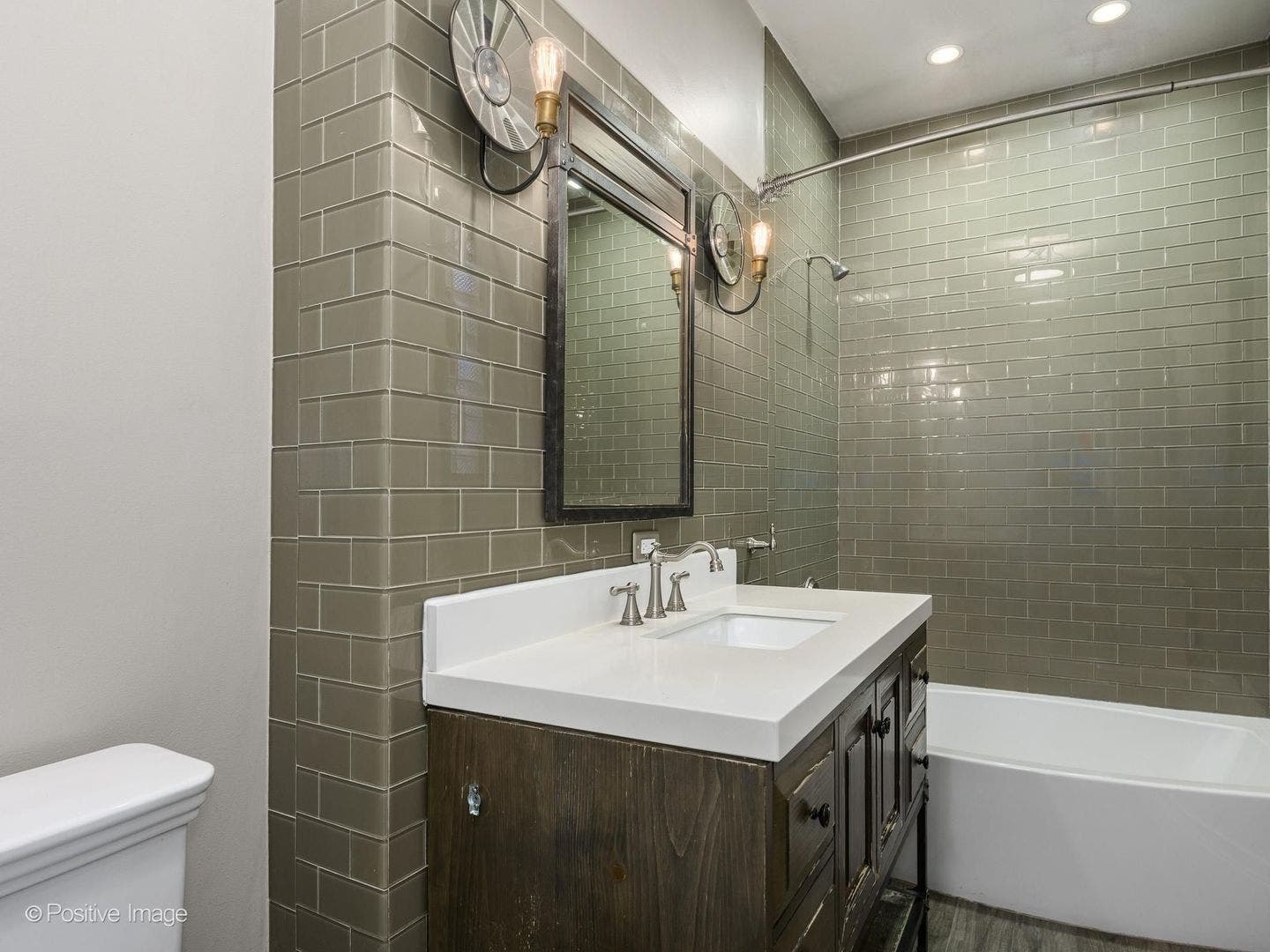230 W Saint Paul Avenue, Chicago, IL 60614