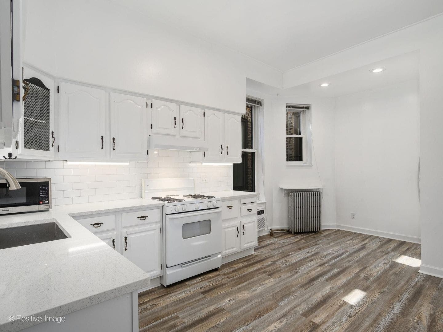 230 W Saint Paul Avenue, Chicago, IL 60614