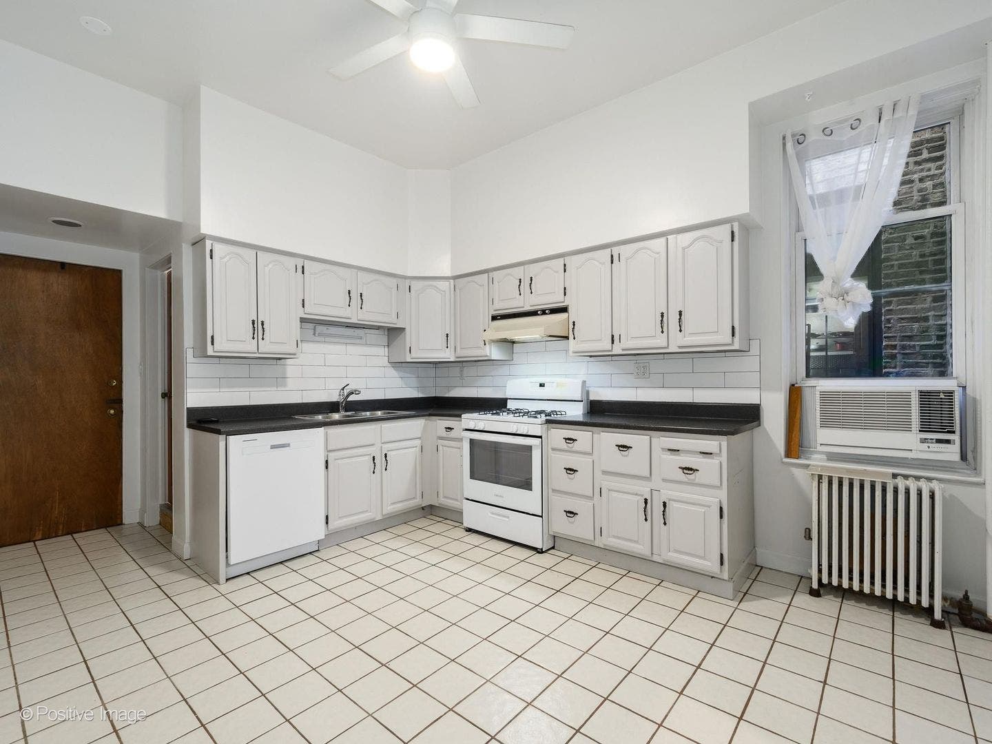 230 W Saint Paul Avenue, Chicago, IL 60614