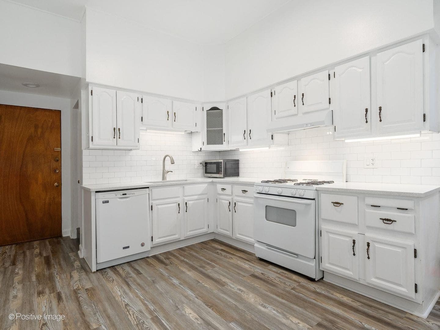 230 W Saint Paul Avenue, Chicago, IL 60614