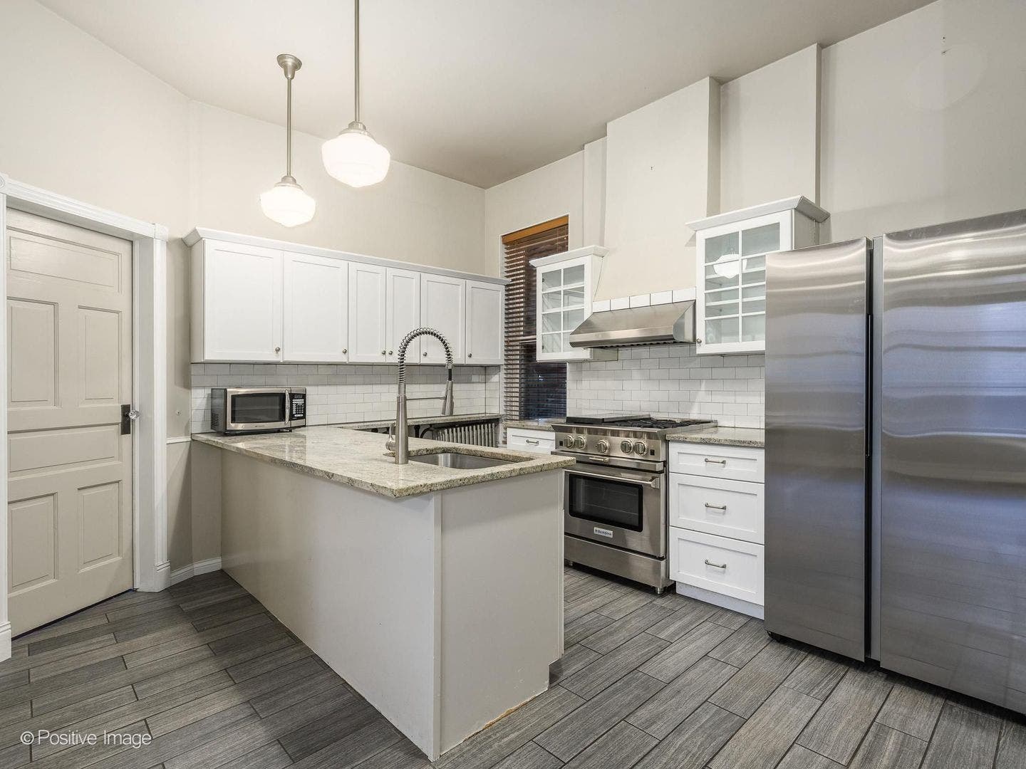 230 W Saint Paul Avenue, Chicago, IL 60614