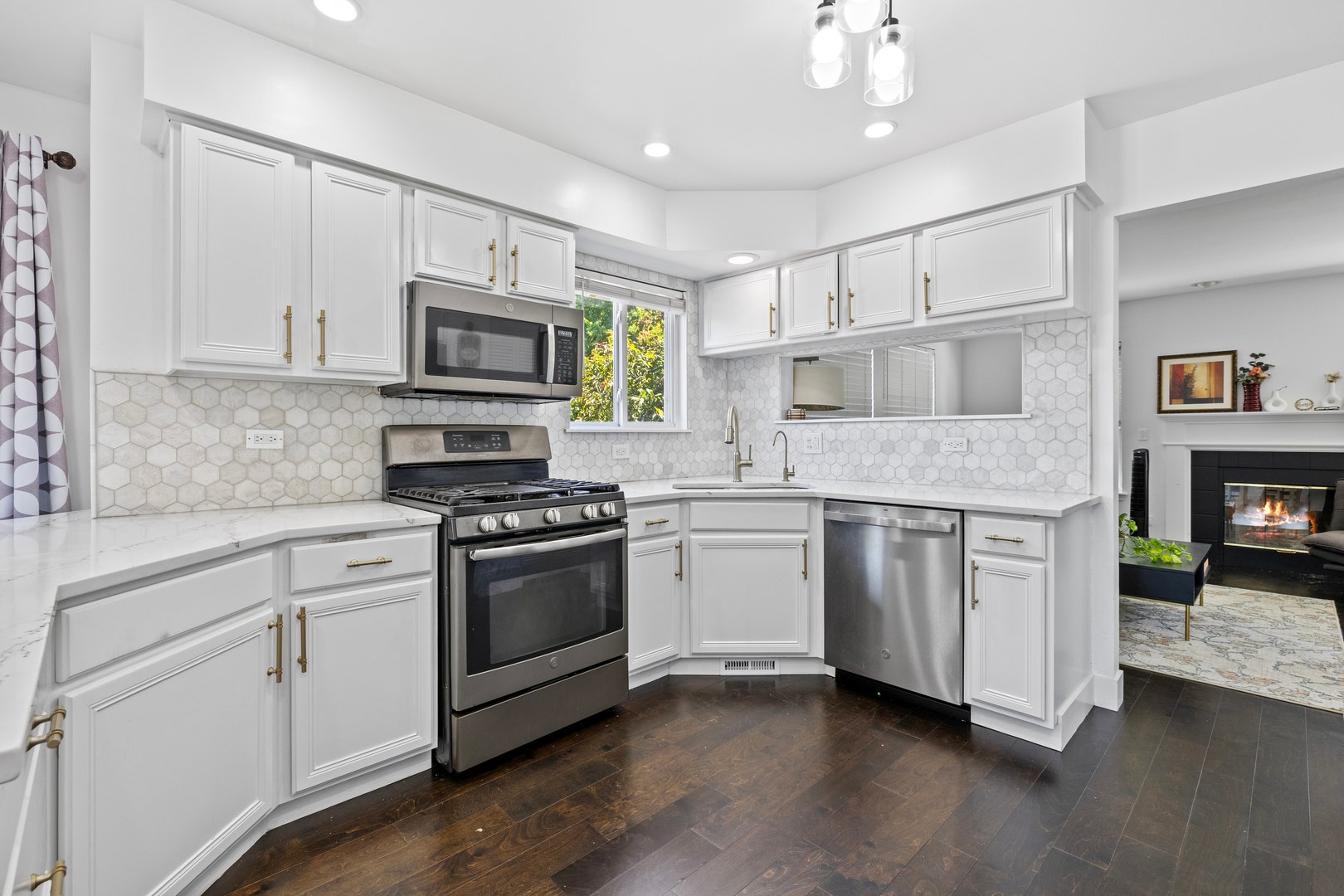2462 Green Valley Court, Aurora, IL 60503