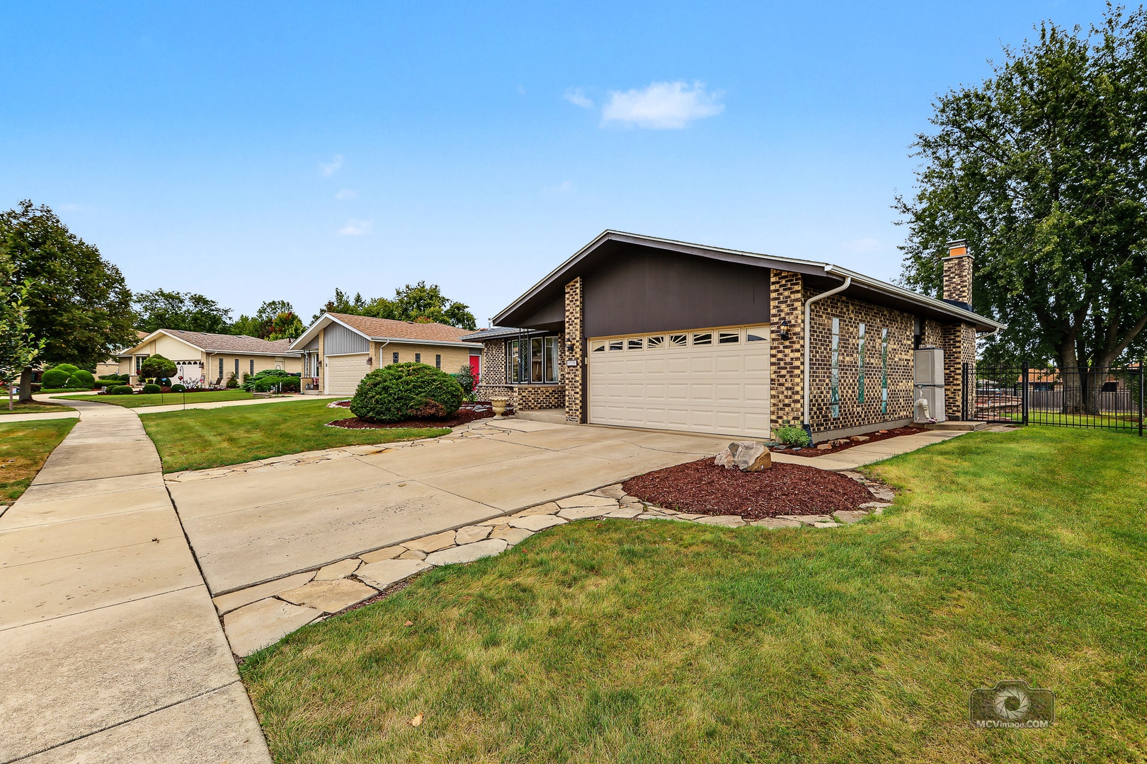 17325 Locust Avenue, Tinley Park, IL 60487 17325 Locust Avenue, Tinley Park, IL 60487