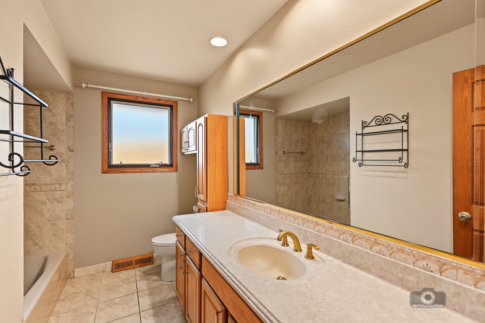 17325 Locust Avenue, Tinley Park, IL 60487 17325 Locust Avenue, Tinley Park, IL 60487