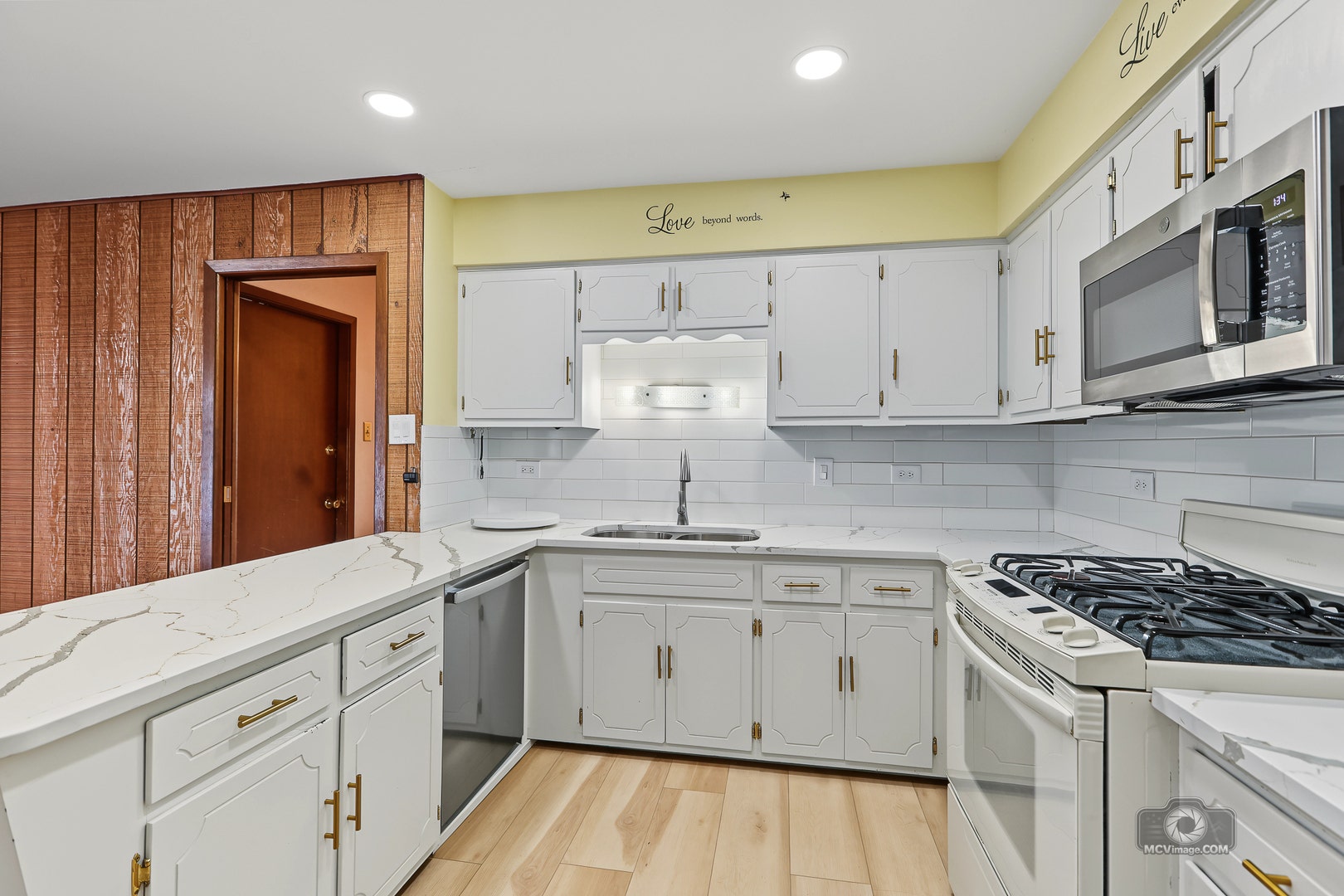 17325 Locust Avenue, Tinley Park, IL 60487 17325 Locust Avenue, Tinley Park, IL 60487