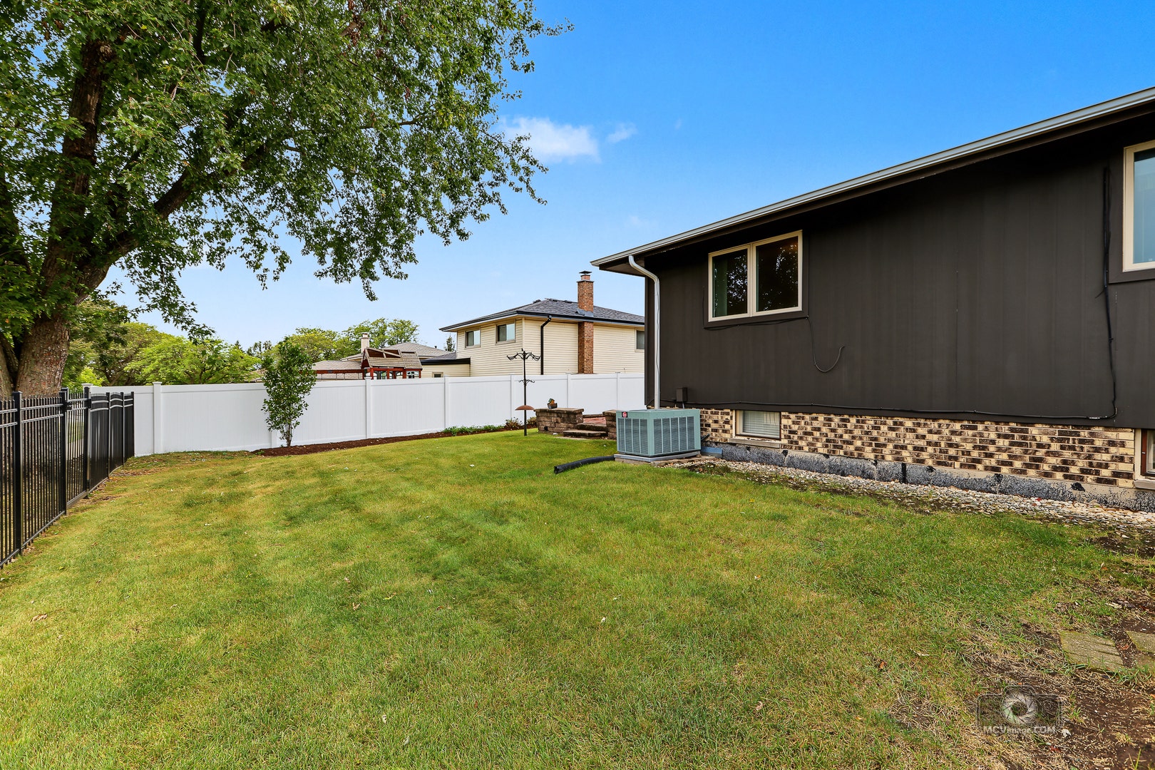 17325 Locust Avenue, Tinley Park, IL 60487 17325 Locust Avenue, Tinley Park, IL 60487