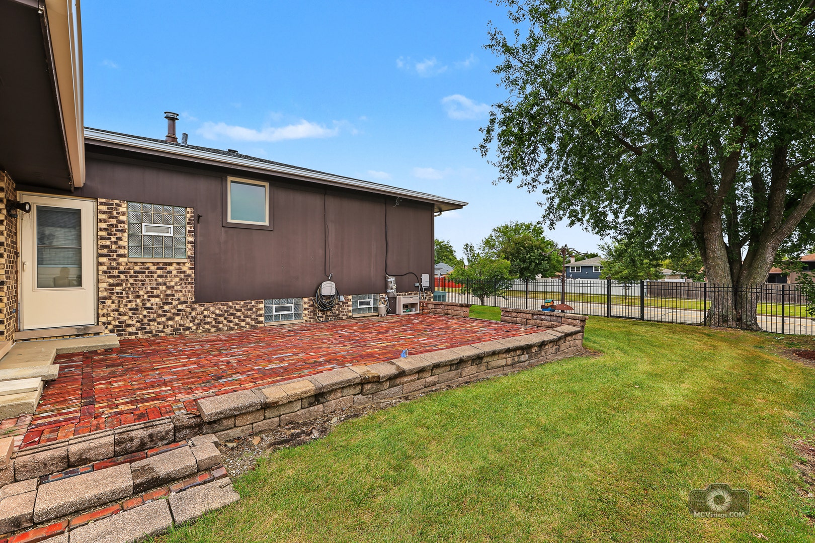 17325 Locust Avenue, Tinley Park, IL 60487 17325 Locust Avenue, Tinley Park, IL 60487