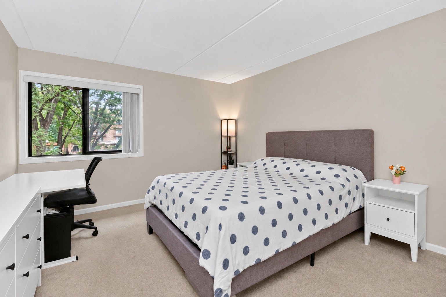 8020 Woodglen Lane, #202, Downers Grove, IL 60516 8020 Woodglen Lane, #202, Downers Grove, IL 60516