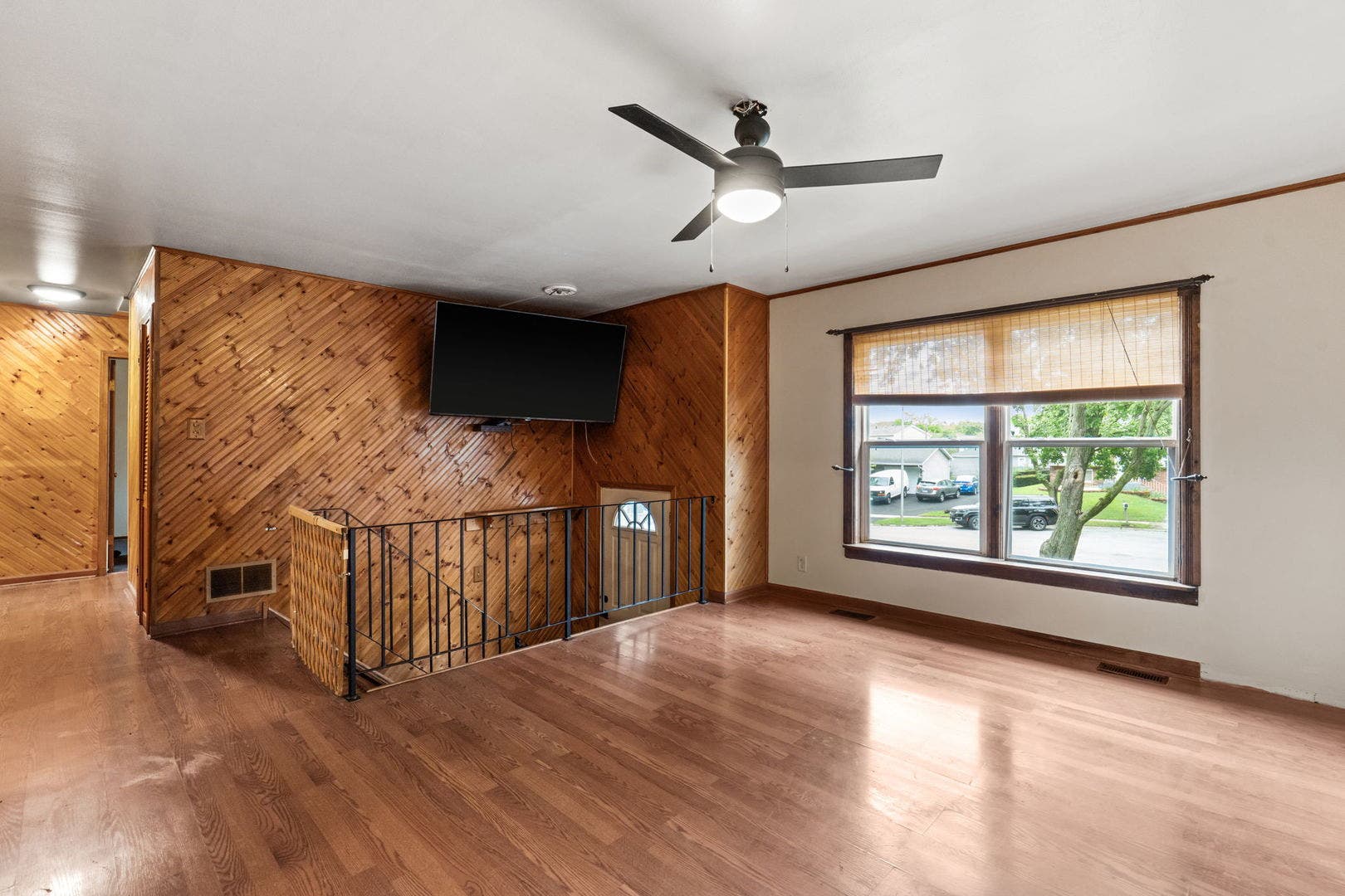 145 Bedford Road, Bolingbrook, IL 60440