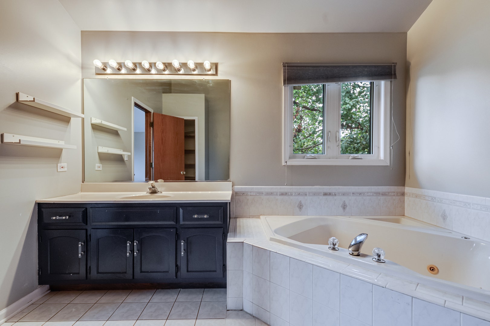 1124 Covington Drive, Lemont, IL 60439 1124 Covington Drive, Lemont, IL 60439