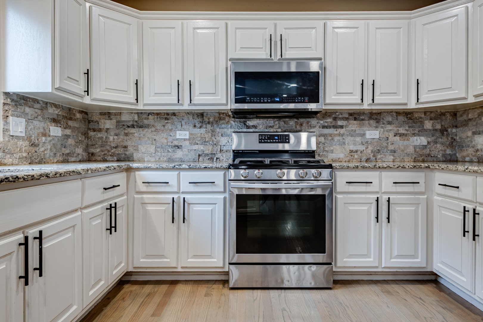 1124 Covington Drive, Lemont, IL 60439 1124 Covington Drive, Lemont, IL 60439