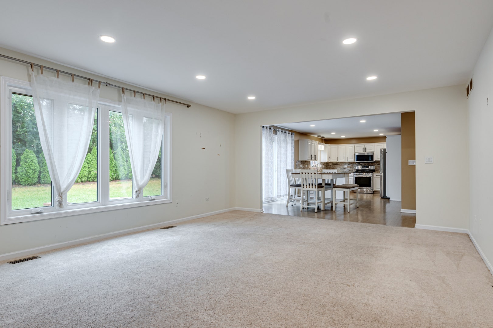 1124 Covington Drive, Lemont, IL 60439 1124 Covington Drive, Lemont, IL 60439