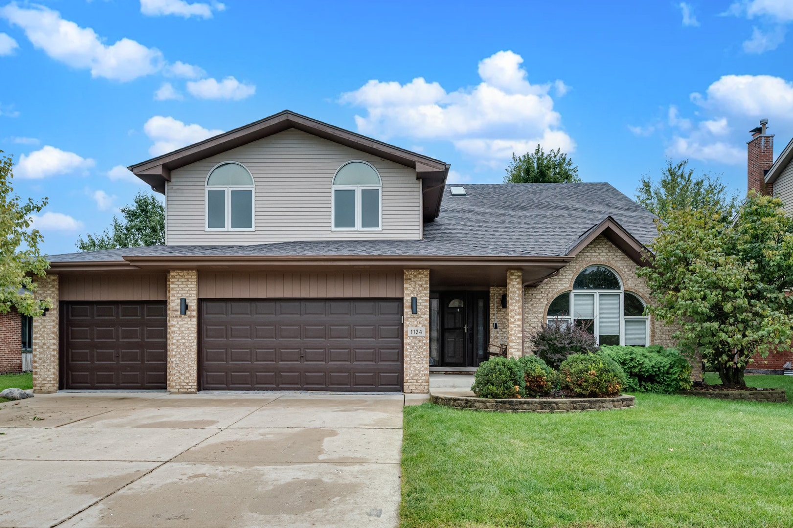 1124 Covington Drive, Lemont, IL 60439 1124 Covington Drive, Lemont, IL 60439