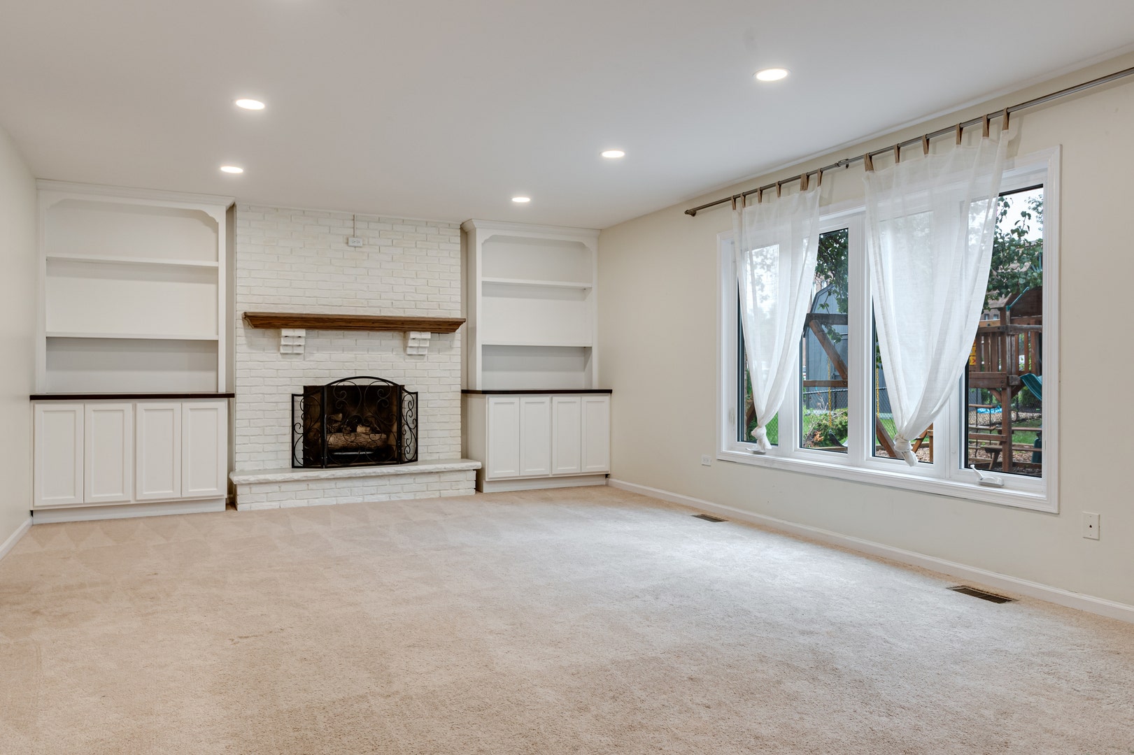 1124 Covington Drive, Lemont, IL 60439 1124 Covington Drive, Lemont, IL 60439