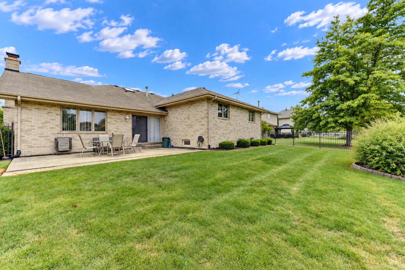 8600 Henke Drive, Tinley Park, IL 60487 8600 Henke Drive, Tinley Park, IL 60487