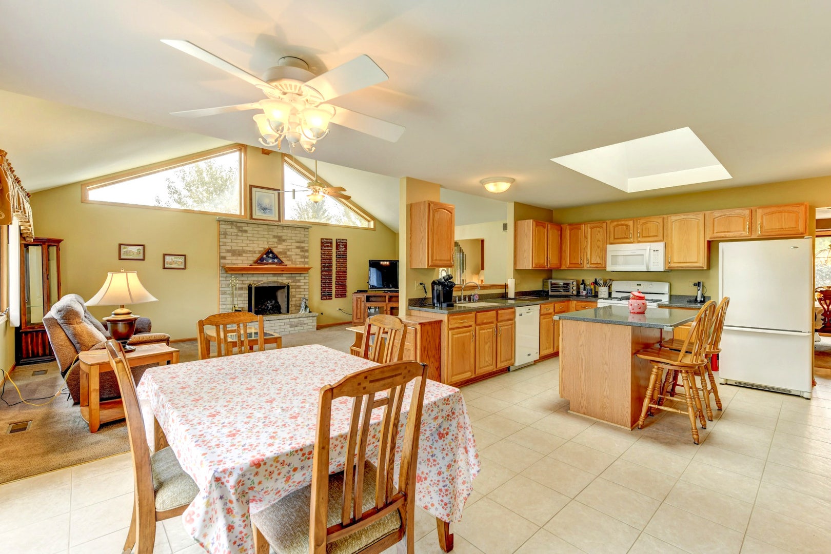 8600 Henke Drive, Tinley Park, IL 60487 8600 Henke Drive, Tinley Park, IL 60487
