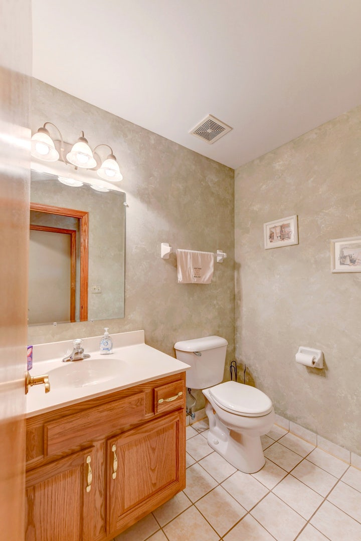 8600 Henke Drive, Tinley Park, IL 60487 8600 Henke Drive, Tinley Park, IL 60487