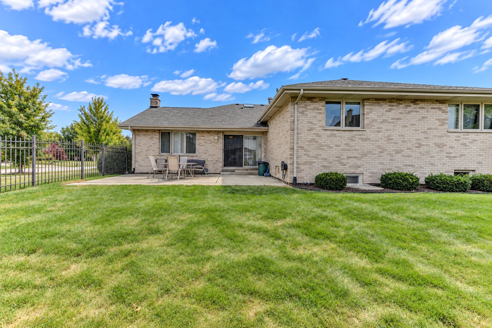 8600 Henke Drive, Tinley Park, IL 60487 8600 Henke Drive, Tinley Park, IL 60487