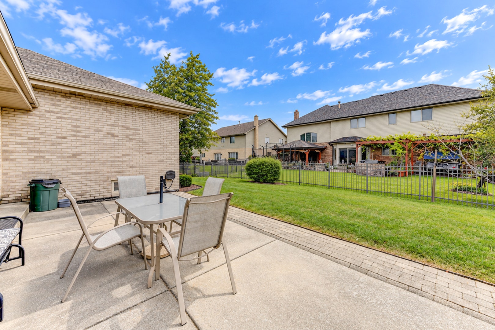 8600 Henke Drive, Tinley Park, IL 60487 8600 Henke Drive, Tinley Park, IL 60487