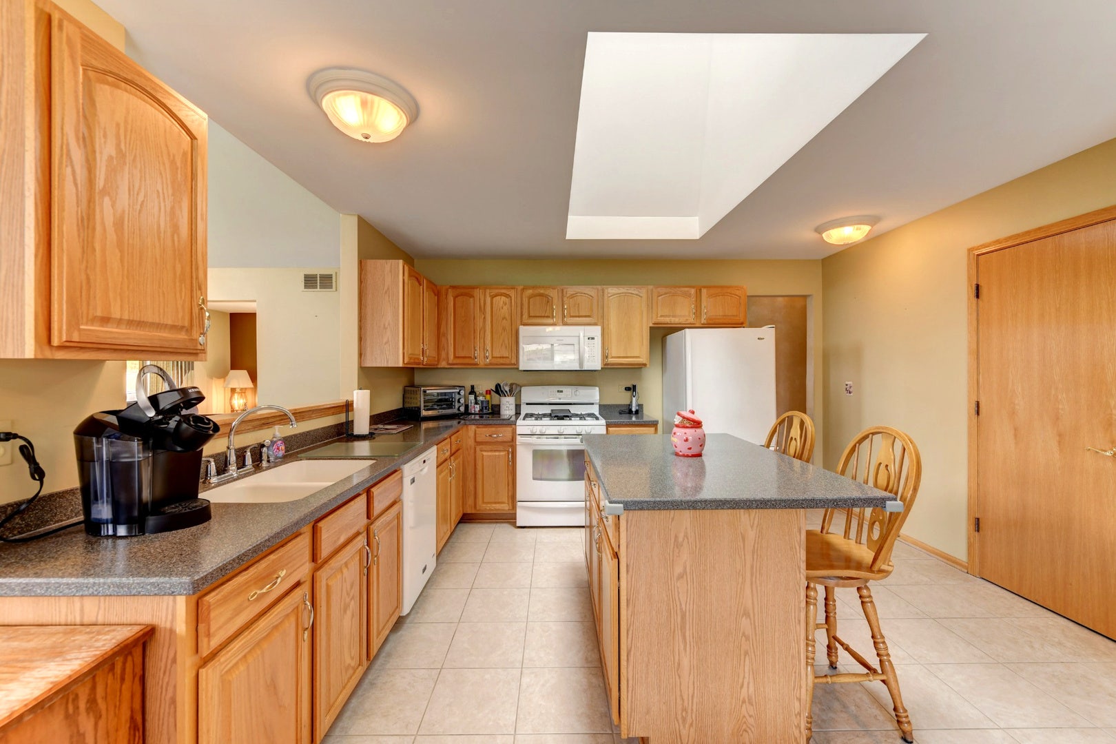 8600 Henke Drive, Tinley Park, IL 60487 8600 Henke Drive, Tinley Park, IL 60487