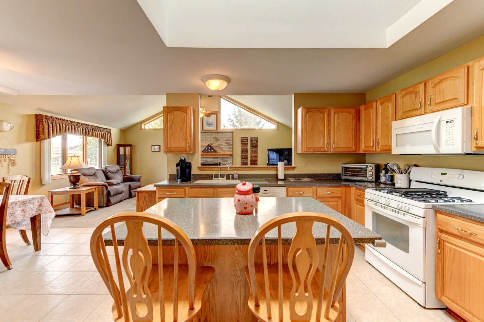 8600 Henke Drive, Tinley Park, IL 60487 8600 Henke Drive, Tinley Park, IL 60487