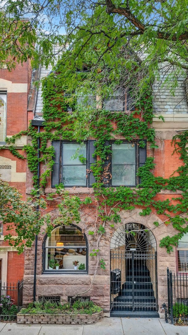 Property photo for 1034 N La Salle Drive, Chicago, IL