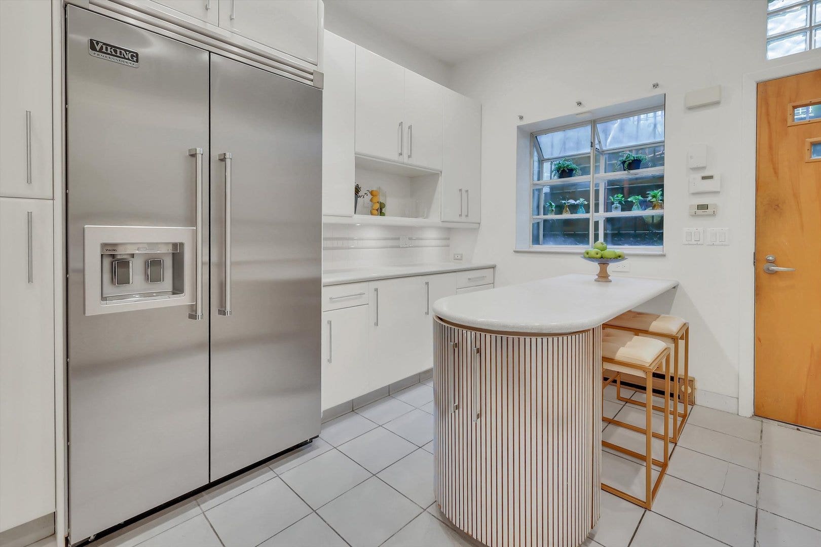 1034 N La Salle Drive, Chicago, IL 60610 1034 N La Salle Drive, Chicago, IL 60610