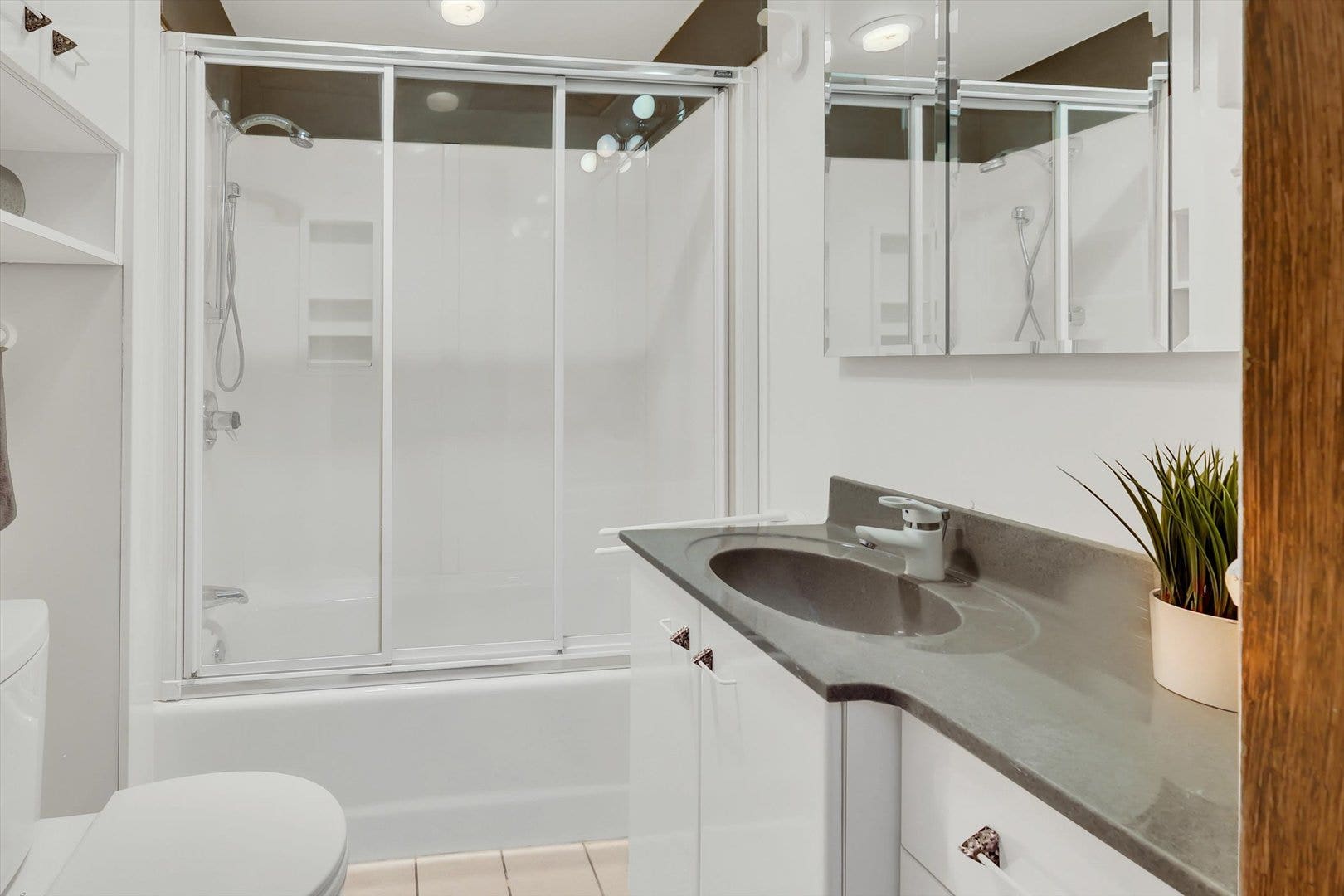 1034 N La Salle Drive, Chicago, IL 60610 1034 N La Salle Drive, Chicago, IL 60610