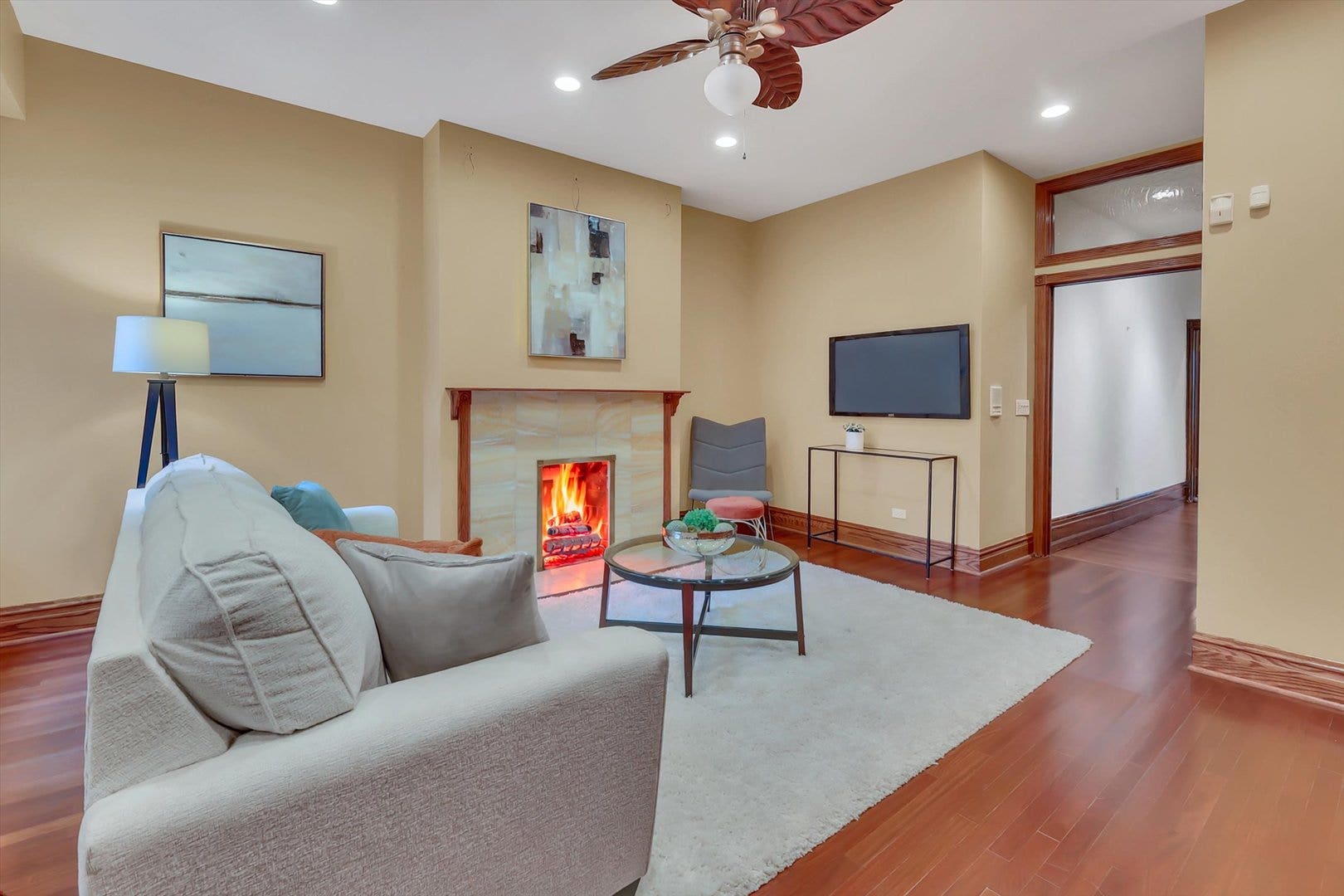 1034 N La Salle Drive, Chicago, IL 60610 1034 N La Salle Drive, Chicago, IL 60610