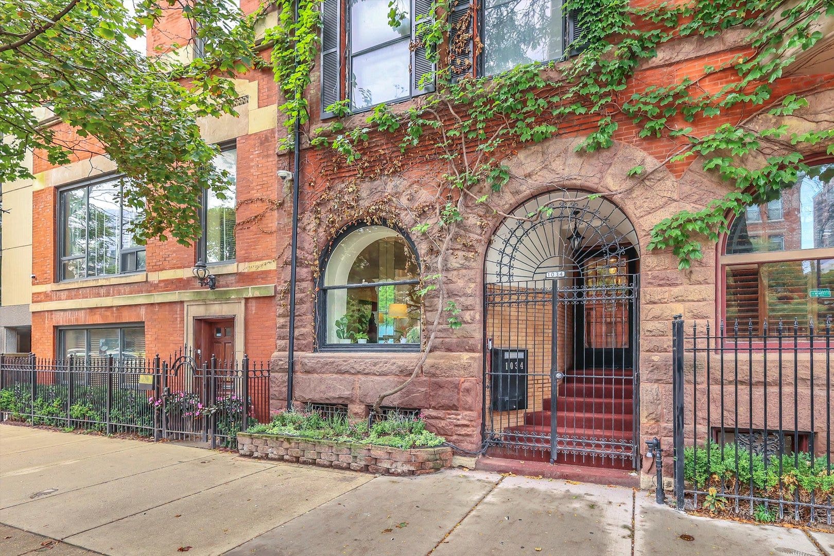 1034 N La Salle Drive, Chicago, IL 60610 1034 N La Salle Drive, Chicago, IL 60610