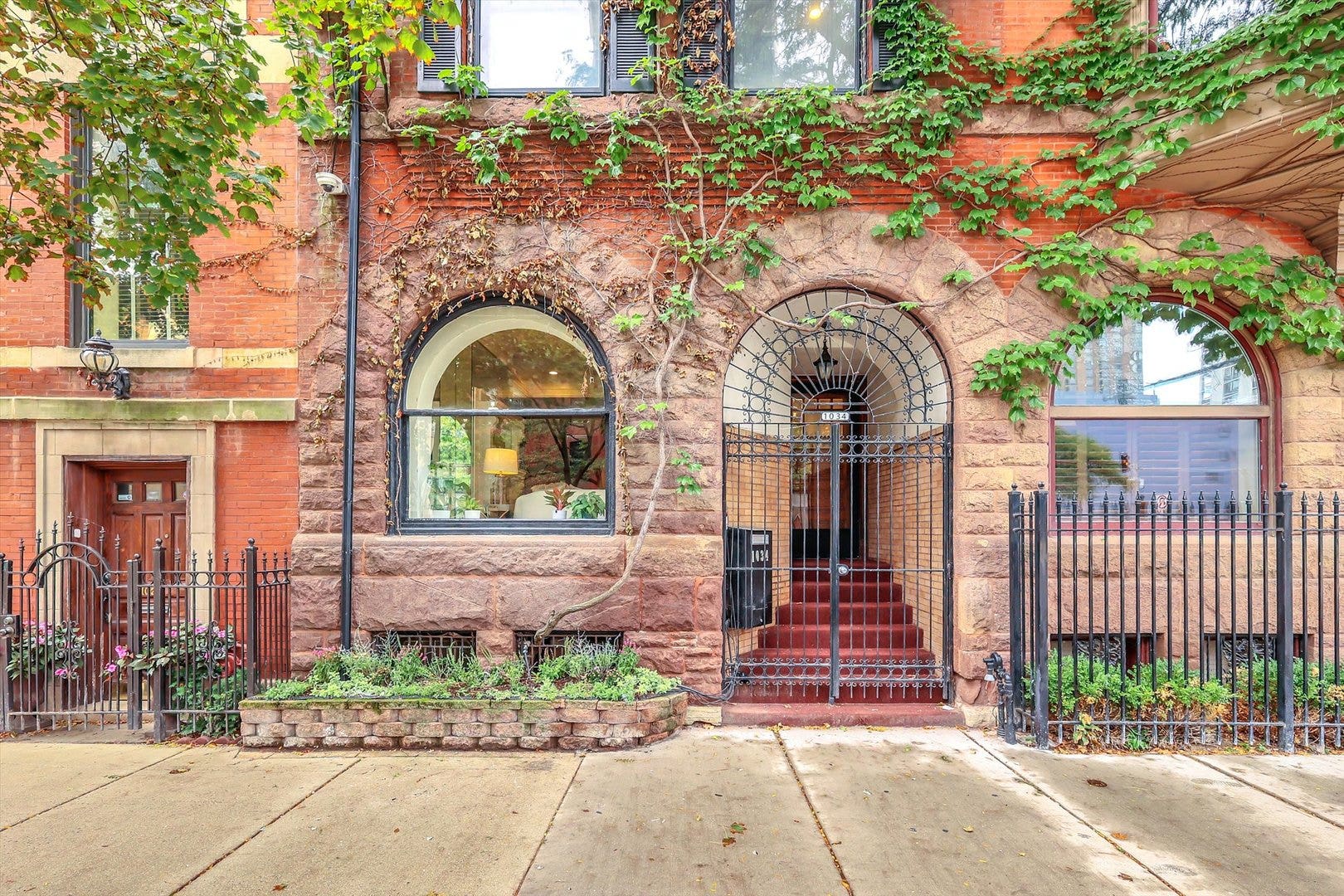1034 N La Salle Drive, Chicago, IL 60610 1034 N La Salle Drive, Chicago, IL 60610