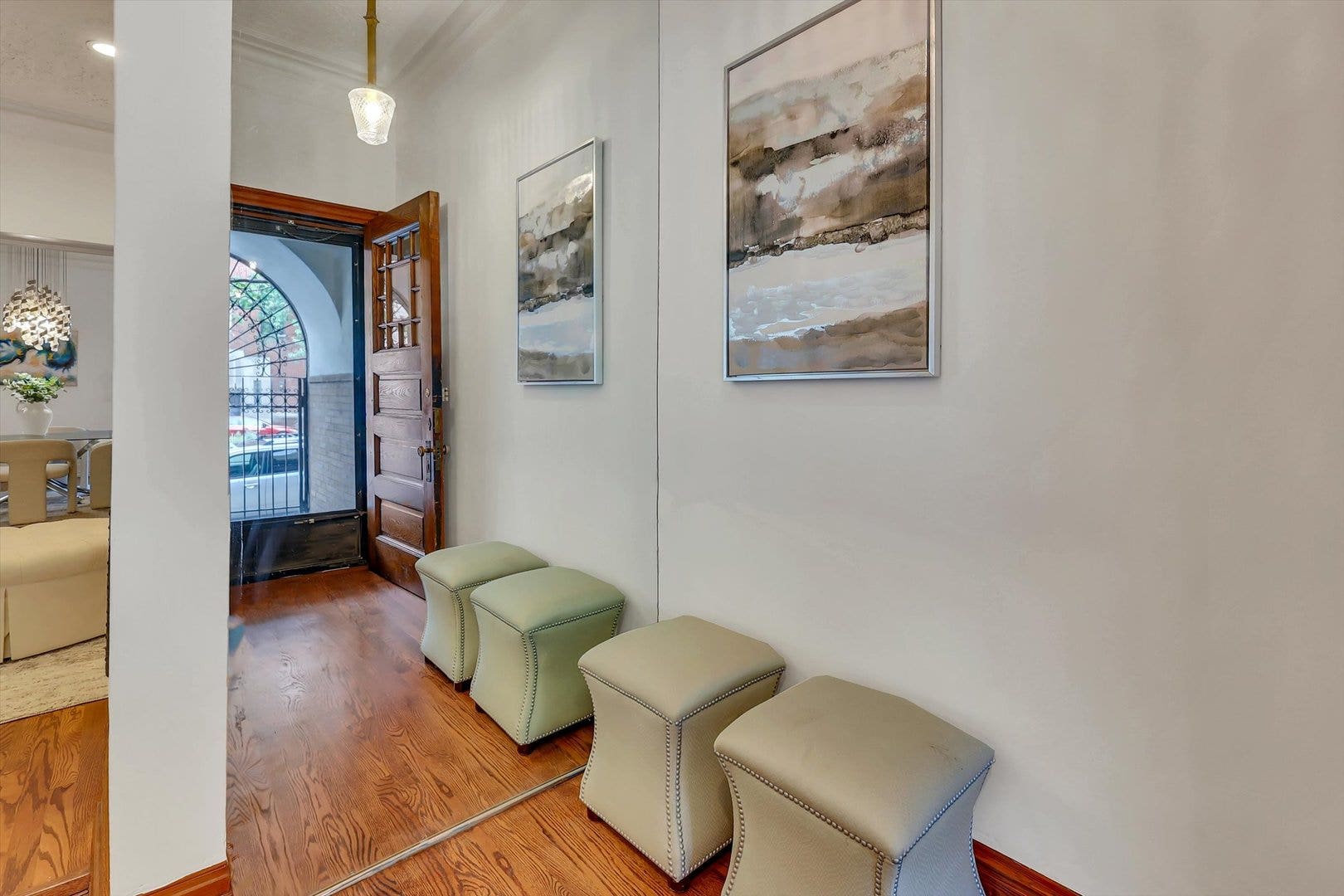 1034 N La Salle Drive, Chicago, IL 60610 1034 N La Salle Drive, Chicago, IL 60610