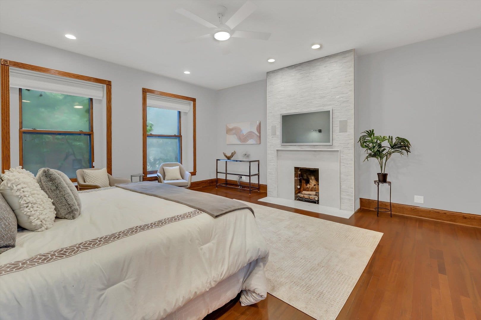 1034 N La Salle Drive, Chicago, IL 60610 1034 N La Salle Drive, Chicago, IL 60610